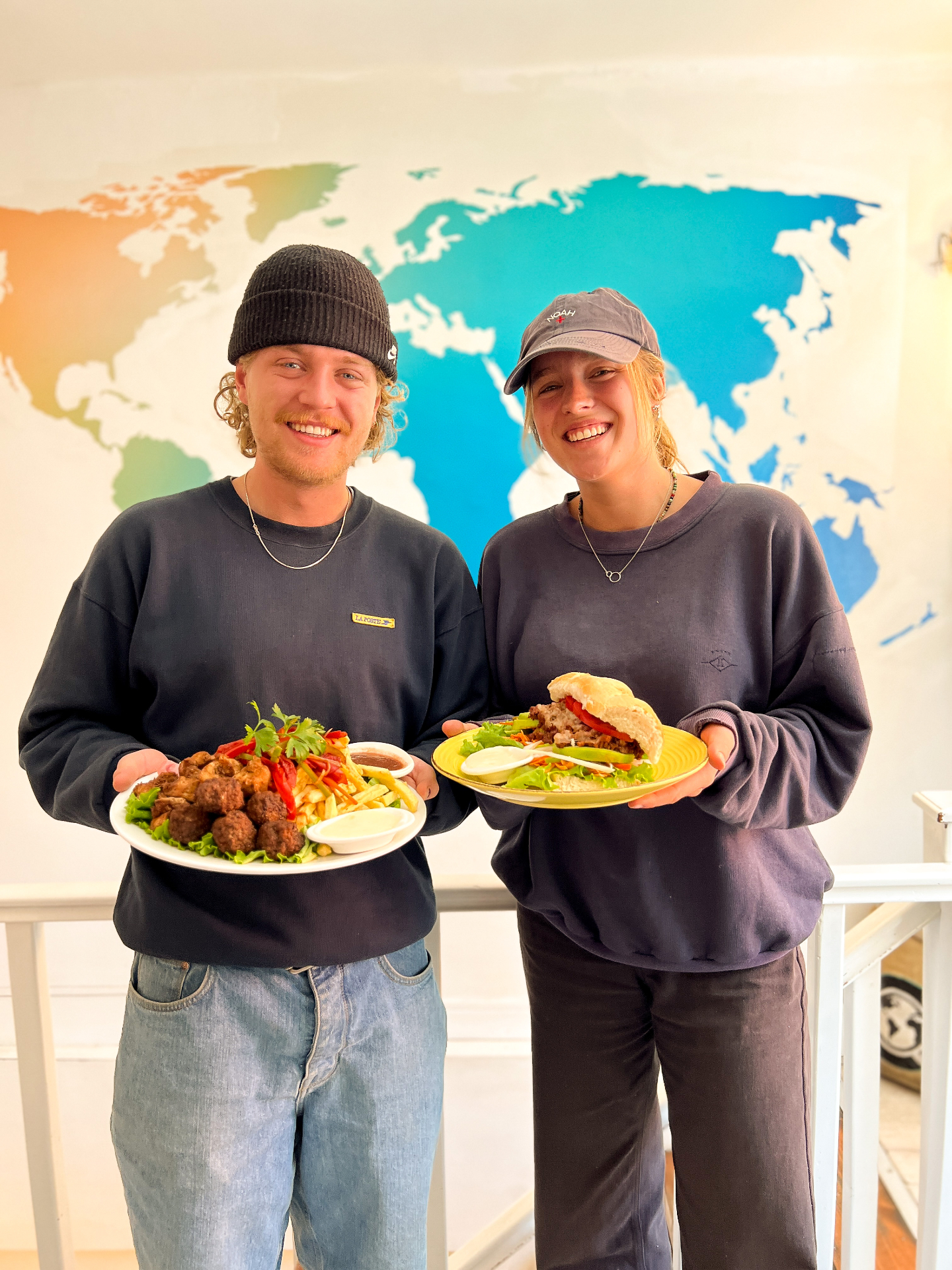 Elin and a team member serving food at Café del Mundo in La Paz